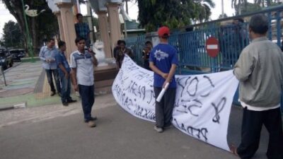 Pedagang Kaki Lima Dilarang Berjualan Demi Adipura