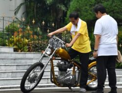 Jogging Bareng, Joko Widodo dan Airlangga Hartarto Bicara Motor Hingga Cawapres