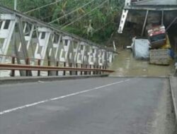 Jembatan Widang Ambrol, Dua Orang Tewas