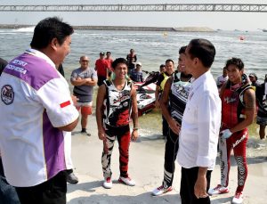 Jokowi Sambangi Lokasi Latihan Atlet Jet Ski dan Atlet Layar