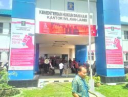 Sehari Jelang Pensiun, Kakanwil Kemenkumham Jambi Didemo