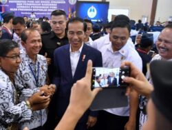 Jokowi: Tunjangan Guru Dihentikan, Itu Kabar Bohong!