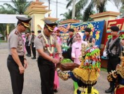 Tarian Sekapur Sirih Sambut AKBP Dwi Mulyanto dan Istri