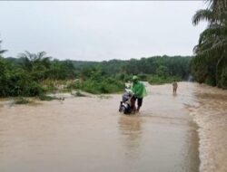 Banjir, Akses Jalan Menuju Dua Kecamatan Terputus