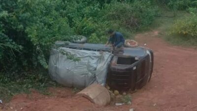 Ditabrak Fuso, Mobil Muatan Buah Durian Jatuh ke Jurang