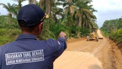 Jalan Desa Rusak, Dinas PUPR Merangin Terjunkan Dua Alat Berat