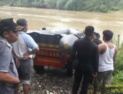 Asyik Mandi di Sungai, Seorang Bocah Hanyut