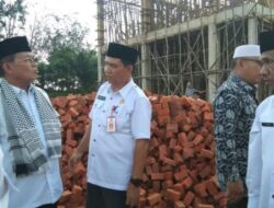 Kunker ke Merangin, Gubernur Fachrori Meninjau Proyek Bansos Kesramas