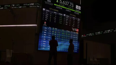 IHSG Ditutup Anjlok ke 4.317,96 320 Saham Melemah