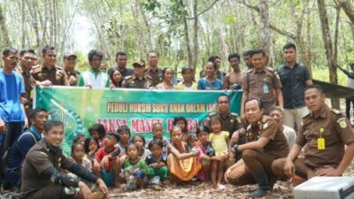 Beri Pengetahuan Hukum Untuk Warga SAD, Jaksa Sarolangun Masuk Rimba