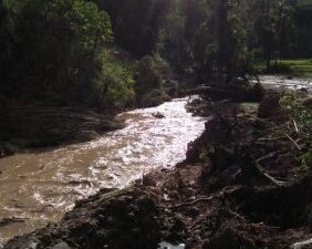 Banjir Bandang Hanyutkan Pasutri