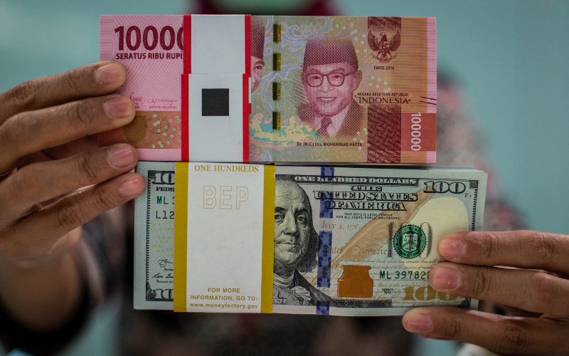 Rupiah Ditutup Rp 15.912