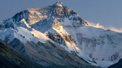 Nepal menutup pendakian ke Gunung Everest