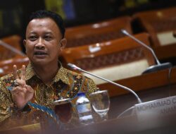 Komnas HAM Kritik Pejabat Pemasang Foto di Bansos Corona