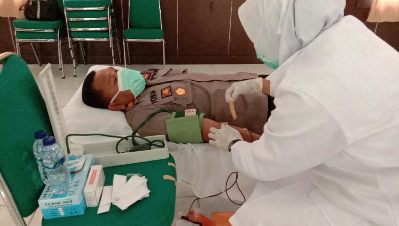 Persiapan Penanganan COVID-19, Kapolres Sarolangun Bersama Anggota Donor Darah