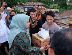 Bupati Masnah Serahkan Bantuan kepada Korban Bencana Alam