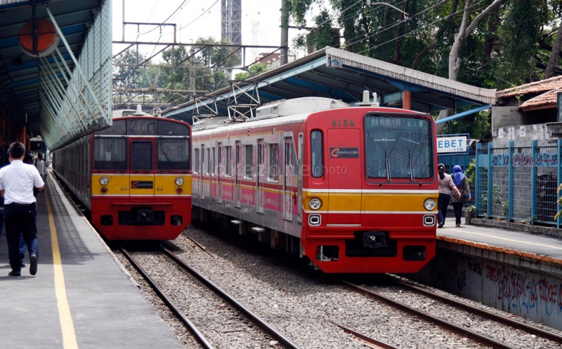 Kemenhub Tolak Hentikan Operasional KRL Jabodetabek Selama PSBB