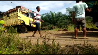 Jalan Penghubung Sungai Bahar Rusak Parah, Yultasmi: Swadaya, Jangan Ngeluh Saja pada Pemerintah