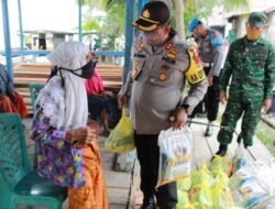 Kampung Mantan Kapolda Jambi “Diserang” Puluhan TNI-Polri 