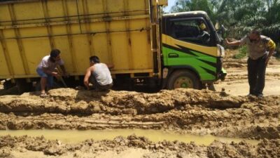 Jalan Provinsi di Kecamatan Bahar Utara Terputus