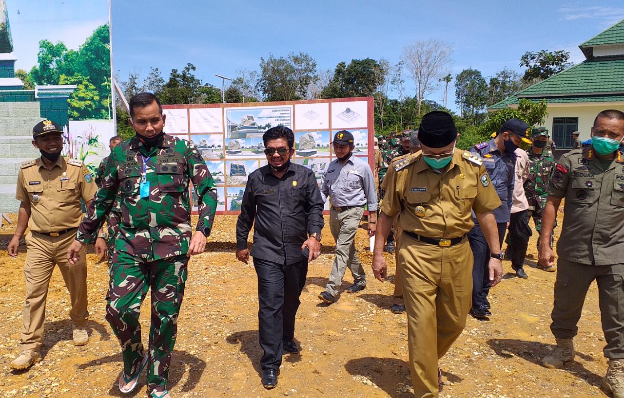 Ketua DPRD Sarolangun, Jambi, Tontawi Jauhari menghadiri kunjungan kerja Pangdam II/Sriwijaya Mayjen TNI Irwan, S.IP, M. Hum ke kawasan terpadu Suku Anak Dalam