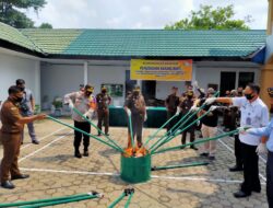 Kajari Batanghari Membakar Narkoba Jenis Sabu-sabu di Belakang Kantor