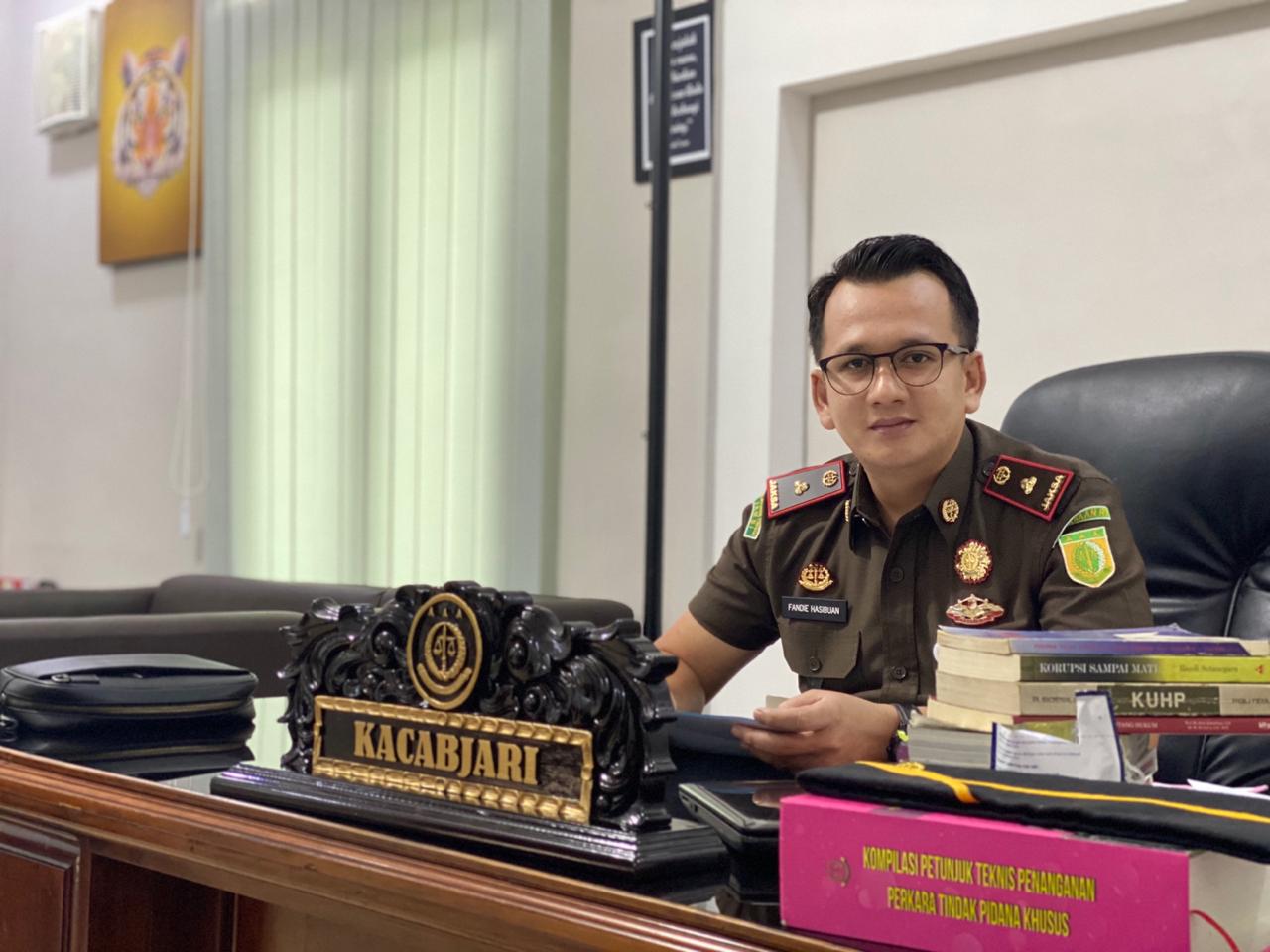 Terdakwa Sarbaini Menjalani Sidang Perdana Jembatan Besi dari Lapas