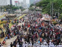 Belum Menyerah, Unjuk Rasa Tolak Omnibus Law Masih Dilakukan Hari Ini