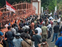 Mahasiswa Gabungan di Jambi Lanjut Demo Omnibus Law Hingga Jelang Malam