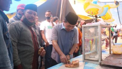 Blusukan ke Pasar Selat, Haris Bernostalgia Dagang Martabak