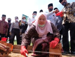 Bupati Masnah Lakukan Peletakan Pertama Pembangunan Ponpes Darul Arifin