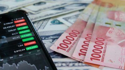 Tak Pandang Resesi, Rp14.380 per Dolar AS