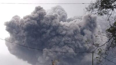 Gunung Semeru Erupsi, Keluarkan Awan Panas 4,5 Km