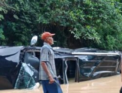 Minibus Terbalik di Sungai Dharmasraya Sebabkan Sopir Patah Tulang, IRT Luka-luka