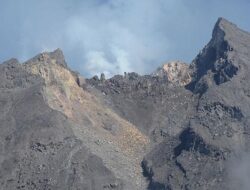 Gunung Merapi Keluarkan Guguran Material Sejauh 1.500 Meter