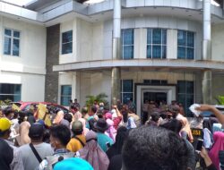 Demo ke DPRD, Warga Lubuk Bedorong Minta Berhentikan Kepala Desa