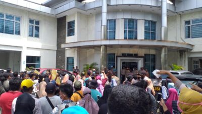 Demo ke DPRD, Warga Lubuk Bedorong Minta Berhentikan Kepala Desa