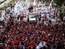 May Day: Buruh Demo Tagih THR hingga Minta Cabut UU Ciptaker