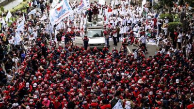 May Day: Buruh Demo Tagih THR hingga Minta Cabut UU Ciptaker