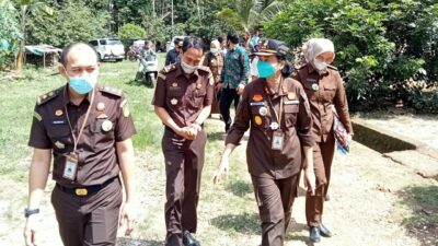 Kejari Minta Suku Anak Dalam Juga Taat Hukum