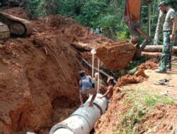 Nyaris Putus, Kodim Bersama Warga Sigap Perbaiki Jalan Menuju Lokasi TMMD