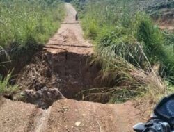 Jalan Menuju Desa Putus, Kades Lantak Seribu Minta Tolong Tauke Sawit Malah Jadi Heboh