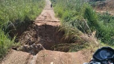 Jalan Menuju Desa Putus, Kades Lantak Seribu Minta Tolong Tauke Sawit Malah Jadi Heboh