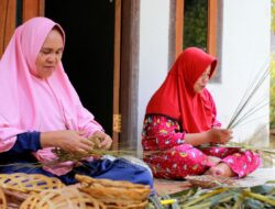 Produk Kreatif Pelepah Sawit Karya Petani Kelapa Sawit Hijau Talang Lestari