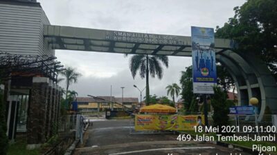 Proyek Rehab Gapura SMA Titian Teras Diduga Fiktif, Jawaban Kepseknya Malah Nggak Nyambung