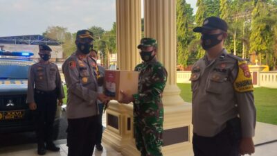 Kapolres Merangin Salurkan Bantuan kepada Pelaku UMKM Terkena Dampak PPKM Mikro