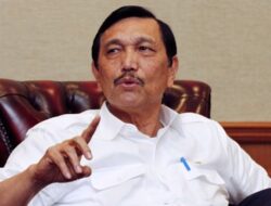 Luhut: Warga Positif Covid-19 Akan Ditandai Warna Hitam di Aplikasi PeduliLindungi