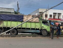 Tiga Kali Dalam Seminggu Truk Batu Bara Kecelakaan, Kali Ini Tabrak Tiang Listrik