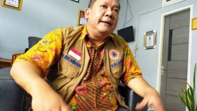 Api Masih Berkobar, Gas Beracun Muncul, Sempat jadi Objek Swafoto Warga