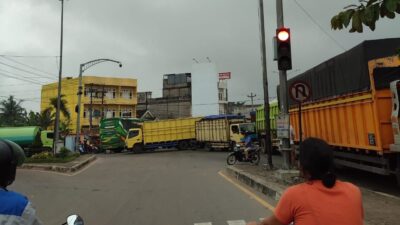 Waduh, Kemacetan Jalan Simpang Rimbo Menuju Pal 10 Semakin Parah, Sudah 12 Jam